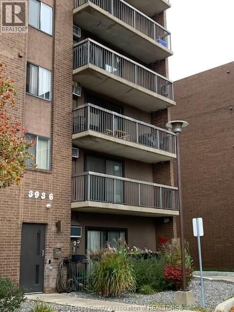 Property Photo:  3936 Wyandotte 211  ON N8Y 4V1 
