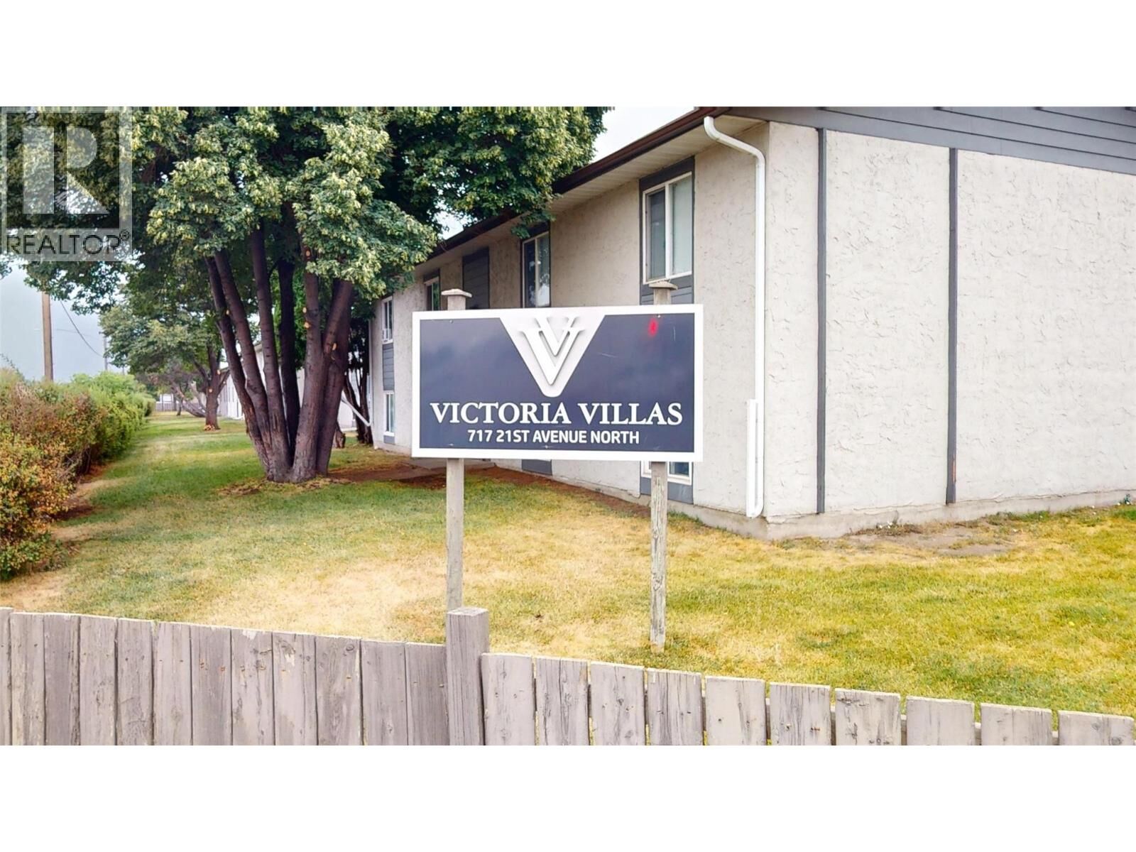 Property Photo: 717 21st Avenue North 6 BC V1C 5T9