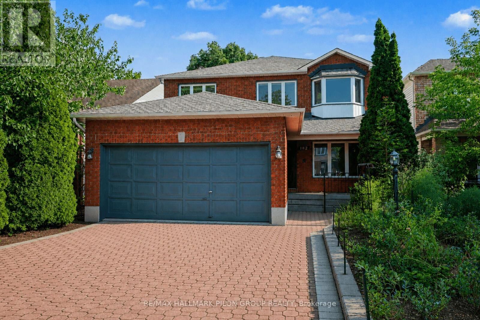 Property Photo: 182 Twyford Street ON K1V 0V8