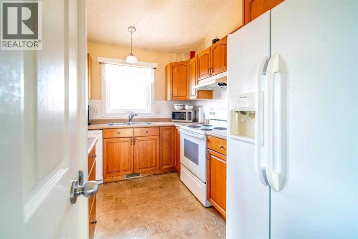 Property Photo:  2521 11 Avenue  AB T9W 1W2 