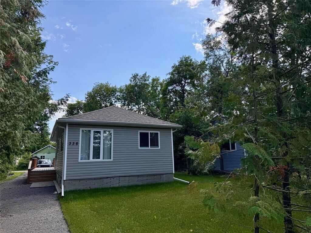 Property Photo: 338 Epsilon Avenue MB R0C 3G0