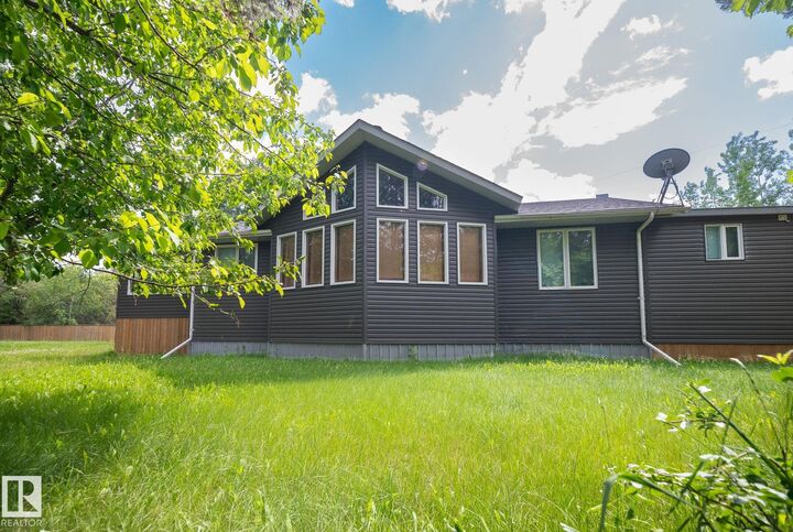 Property Photo: 1651 Lakeview Lane AB T0G 1K0