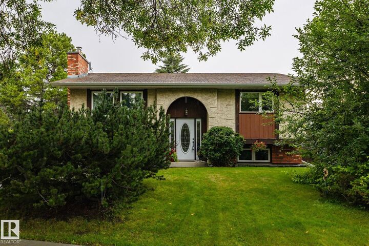 Property Photo:  12 Amherst Crescent  AB T8N 2P8 