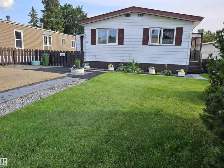Property Photo:  45 Oak Ridge Drive NW  AB T6P 1G9 