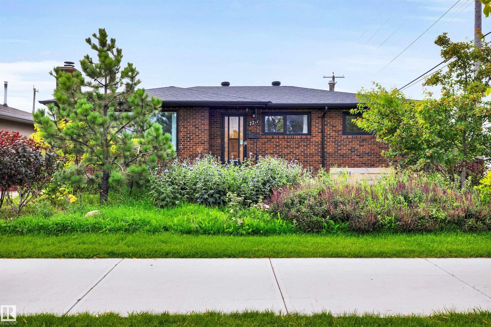 Property Photo: 7211 132 Avenue NW AB T5C 3C6