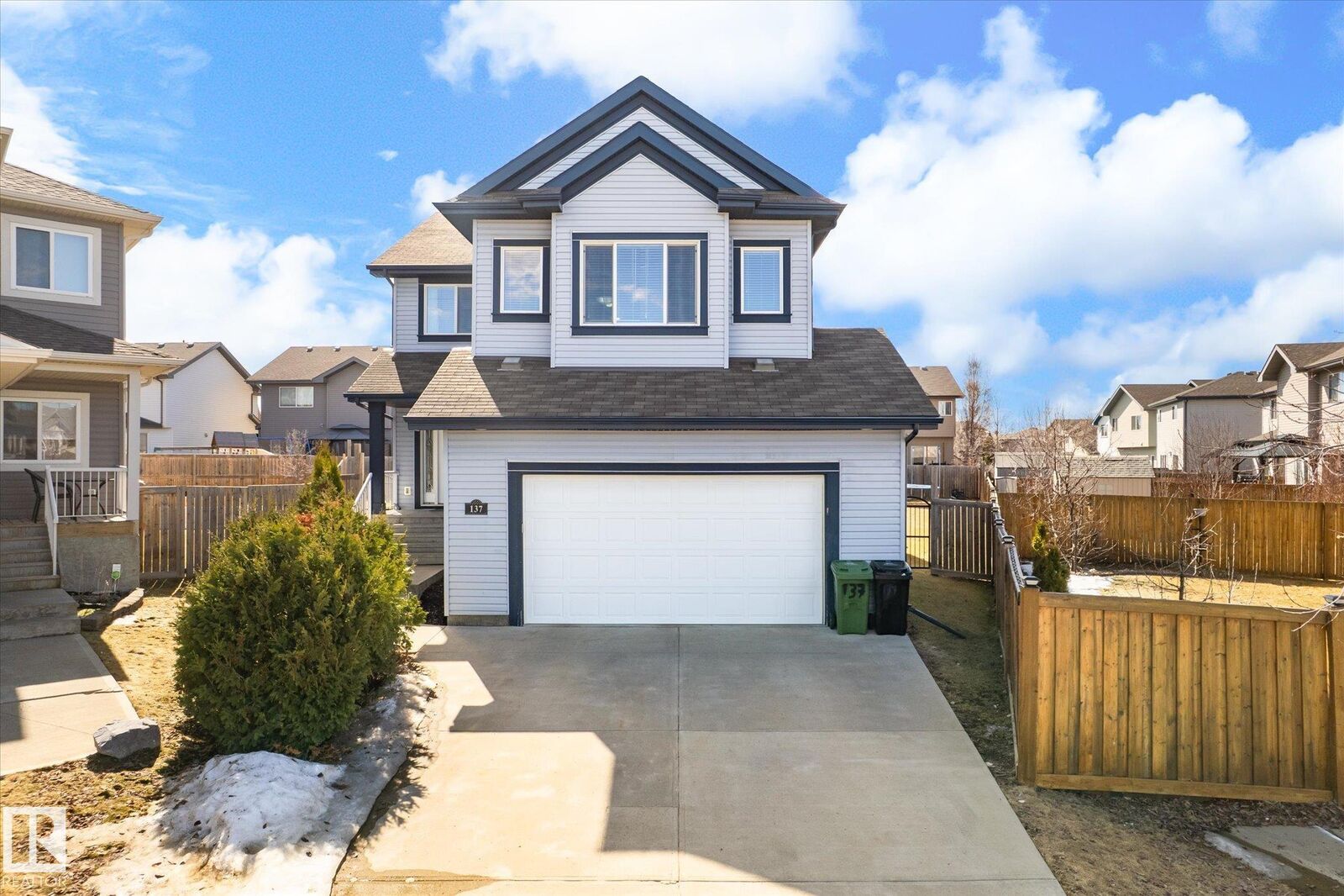 Property Photo:  137 Wellington Place  AB T8L 0G4 