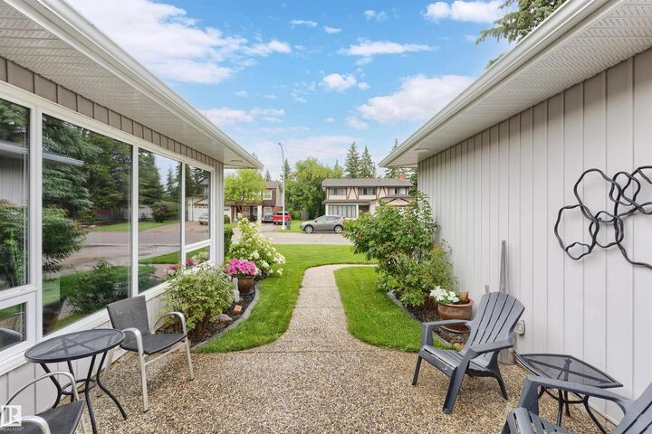 Property Photo: 7 Quesnell Crescent NW AB T5R 5N8