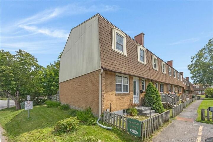 Property Photo:  7 Hampton Manor  NB E2K 0C4 