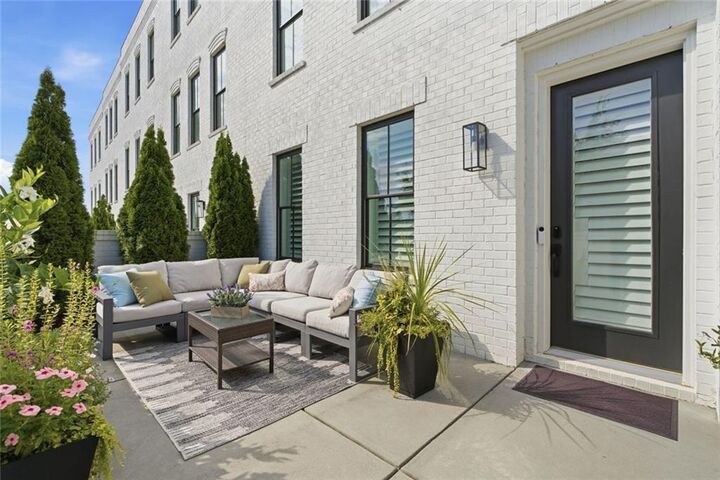 Property Photo: 6905 Viridian Alley GA 30005