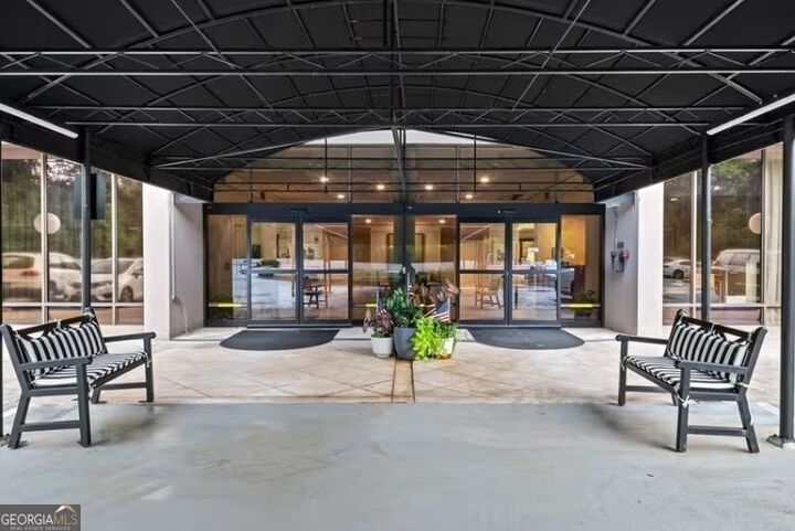 Property Photo: 3530 Piedmont Road NE M1 GA 30305