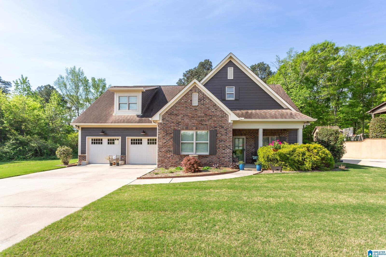 Property Photo:  580 Willow Branch Road  AL 35120 