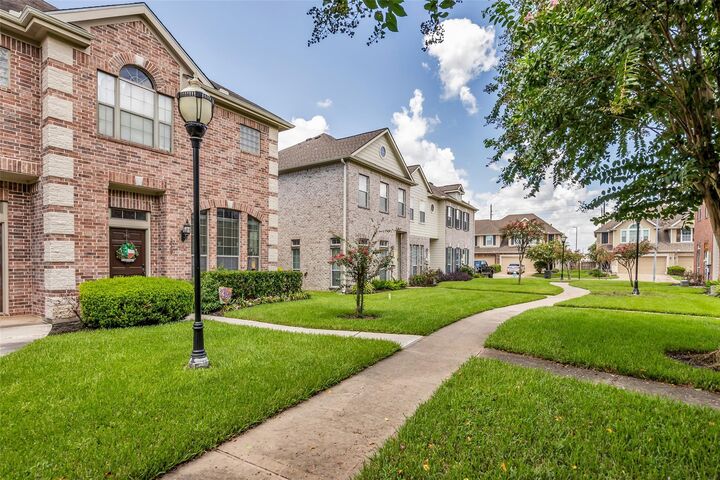 Property Photo: 2719 Windy Thicket Lane TX 77082