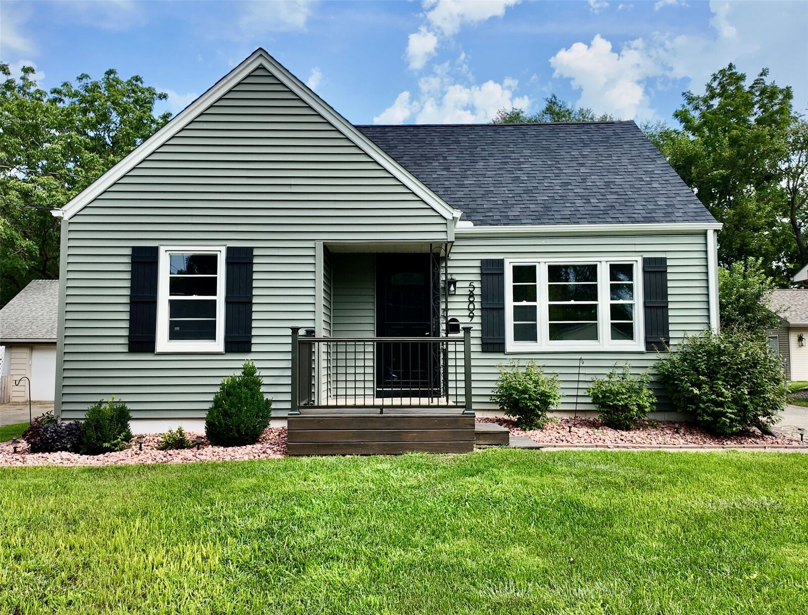 Property Photo:  5809 New York Avenue  IA 50322 
