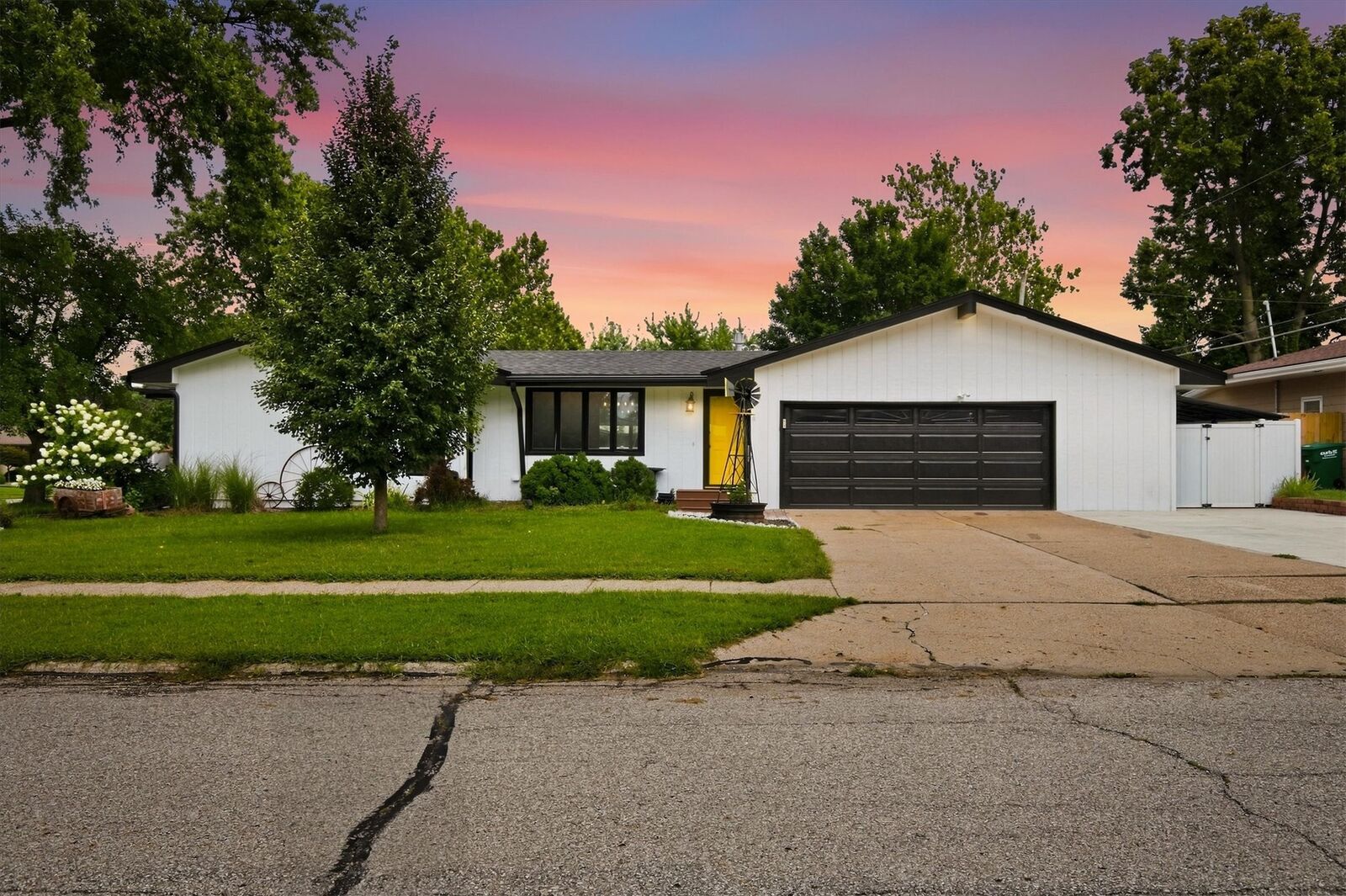 Property Photo:  309 SE 8th Street  IA 50021 