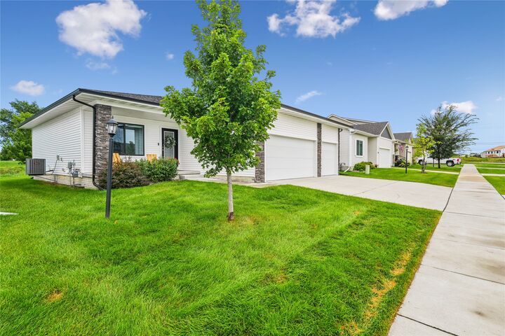 Property Photo:  6649 NE 12th Court  IA 50313 