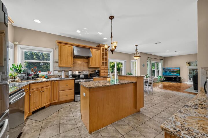 Property Photo:  15 Winston Place  NY 12542 