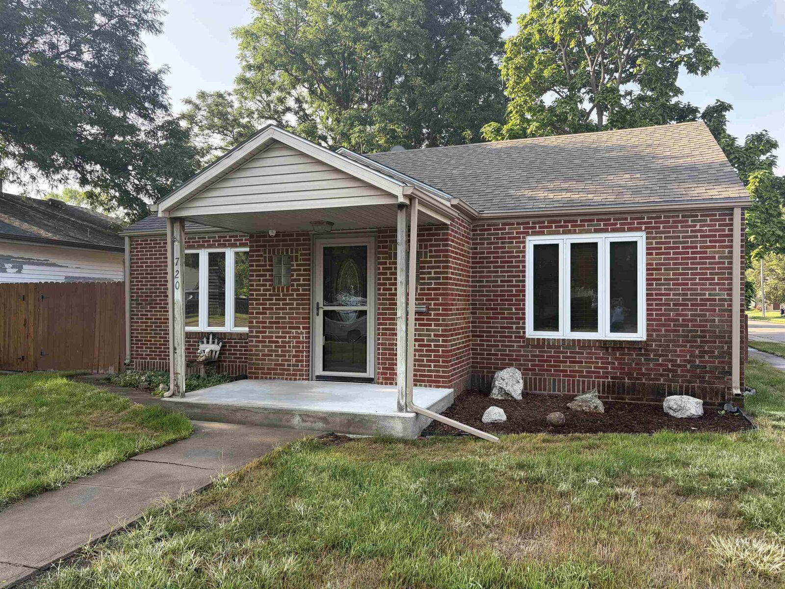 Property Photo:  720 W E  NE 69101 