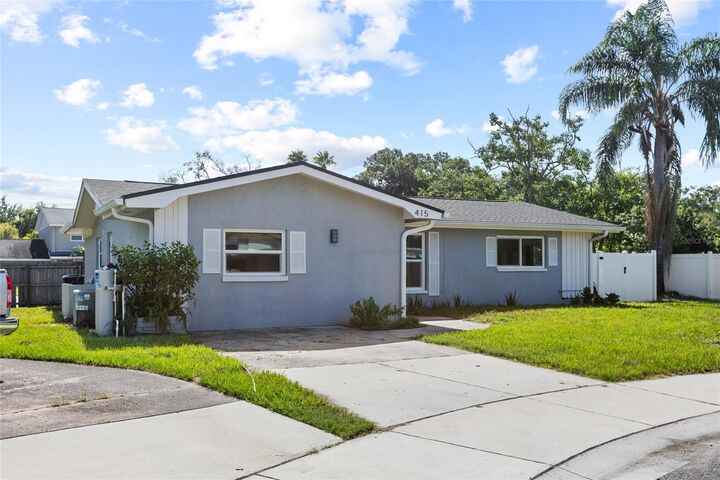 Property Photo: 415 Maplewood Circle FL 34677