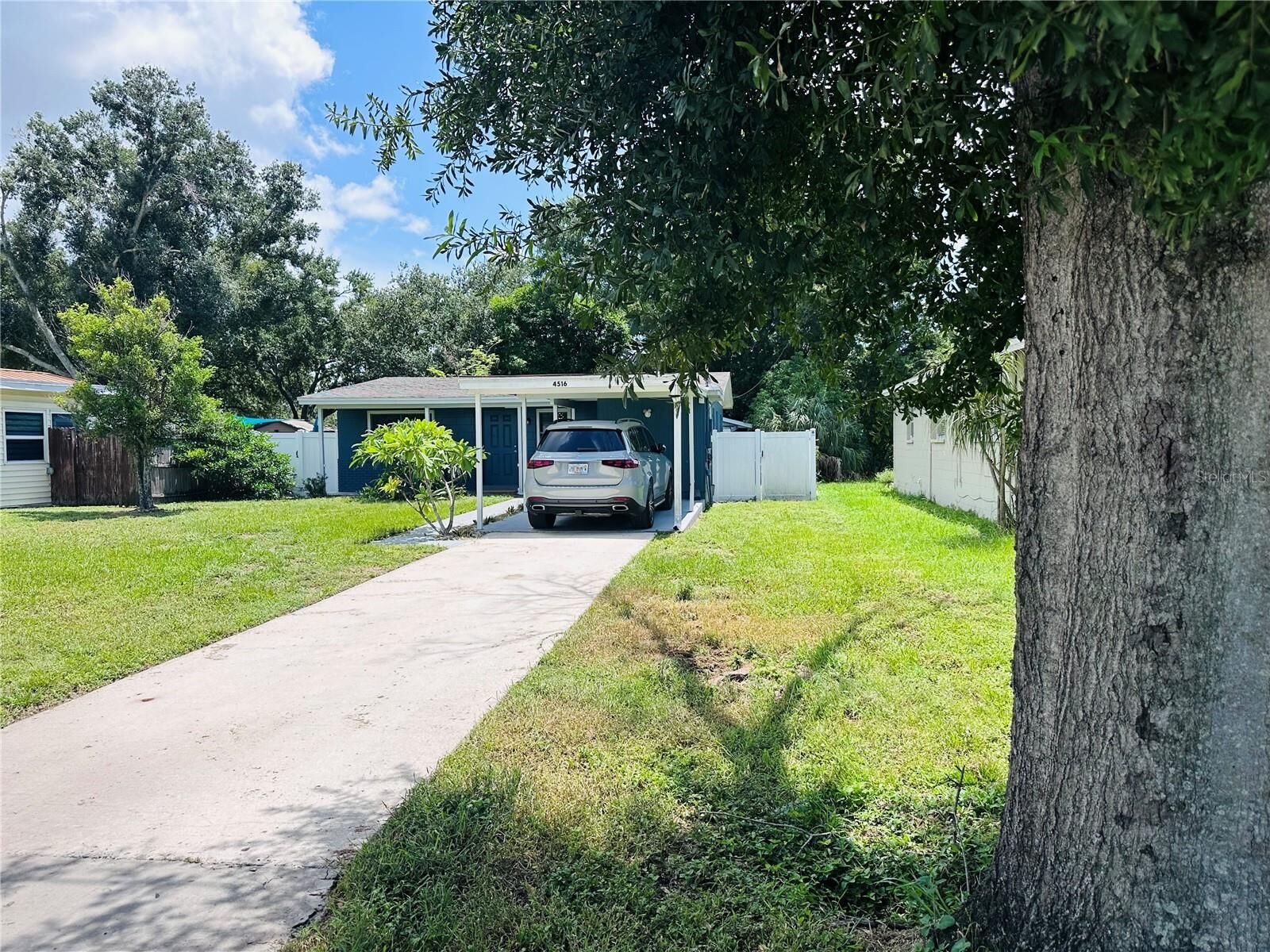 Property Photo: 4516 W Paxton Avenue FL 33611