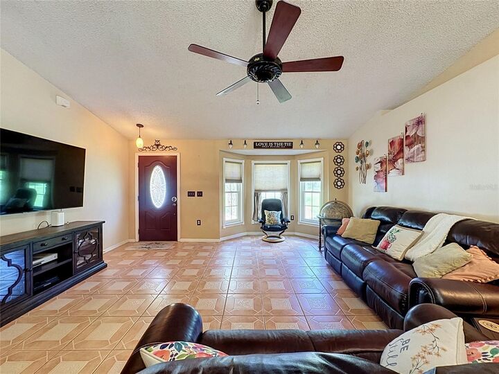 Property Photo:  533 Bent Oak Loop  FL 33837 