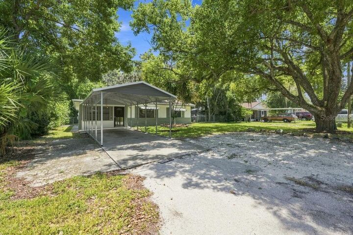 Property Photo:  7810 Chapel Avenue  FL 34668 