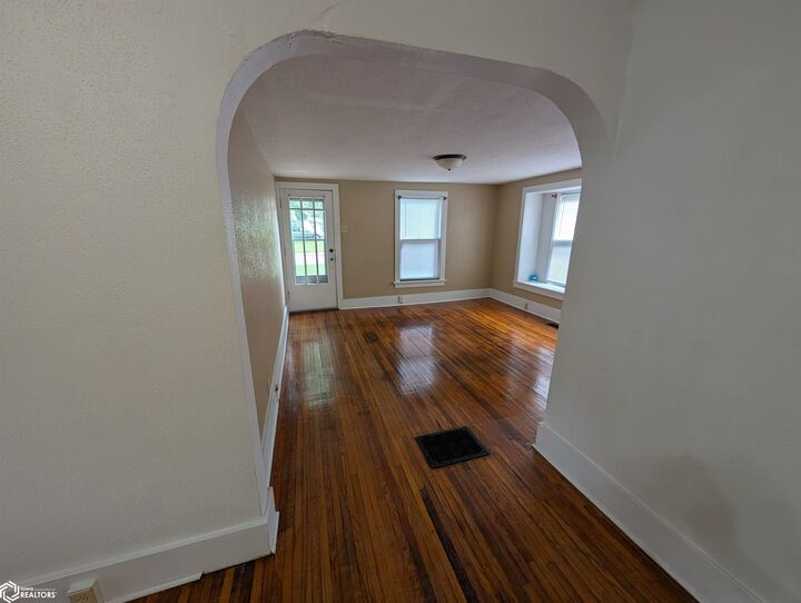 Property Photo:  412 Pine Street  IA 52601 