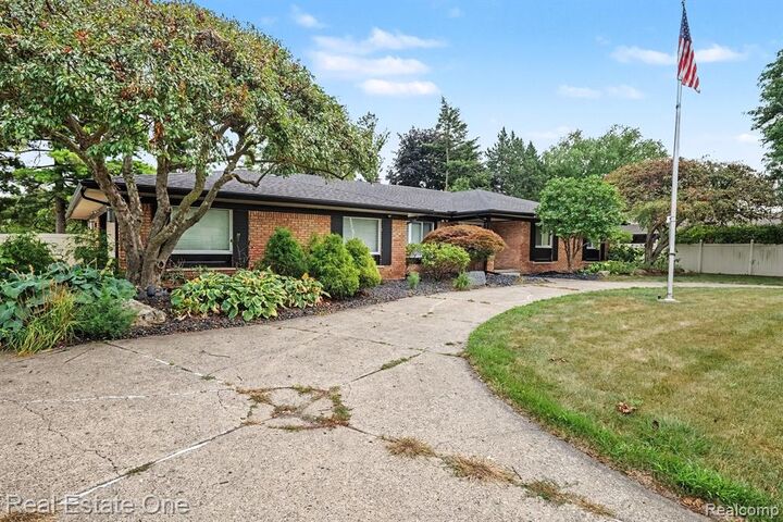 Property Photo: 11584 Chicago Road MI 48093 1146