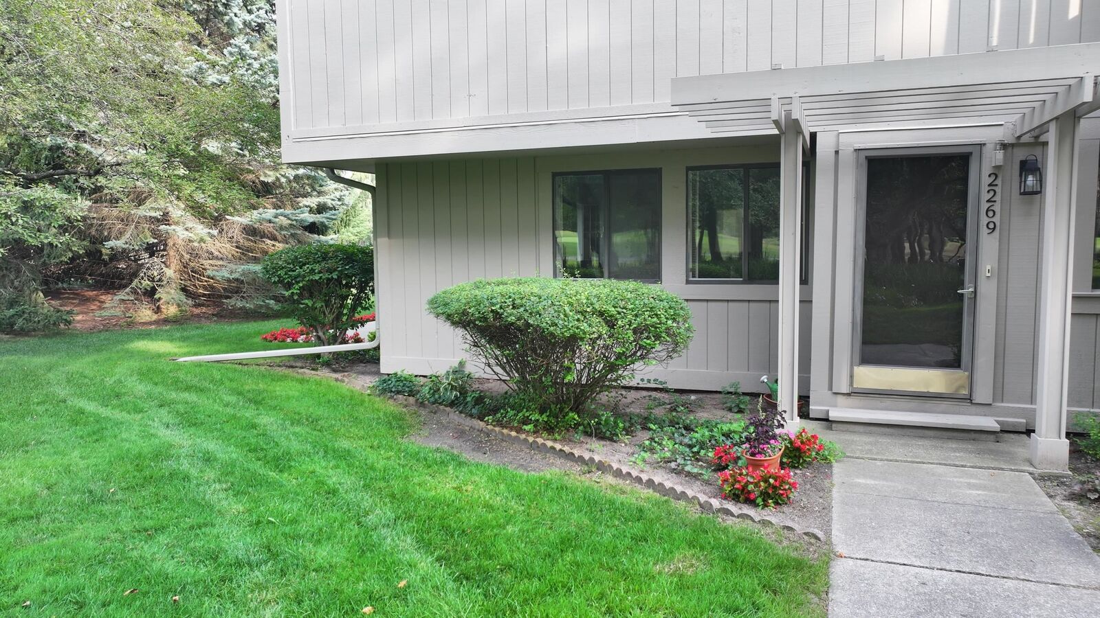 Property Photo:  2269 Fairway Pines Court Court#4, Unit 51  MI 48706 