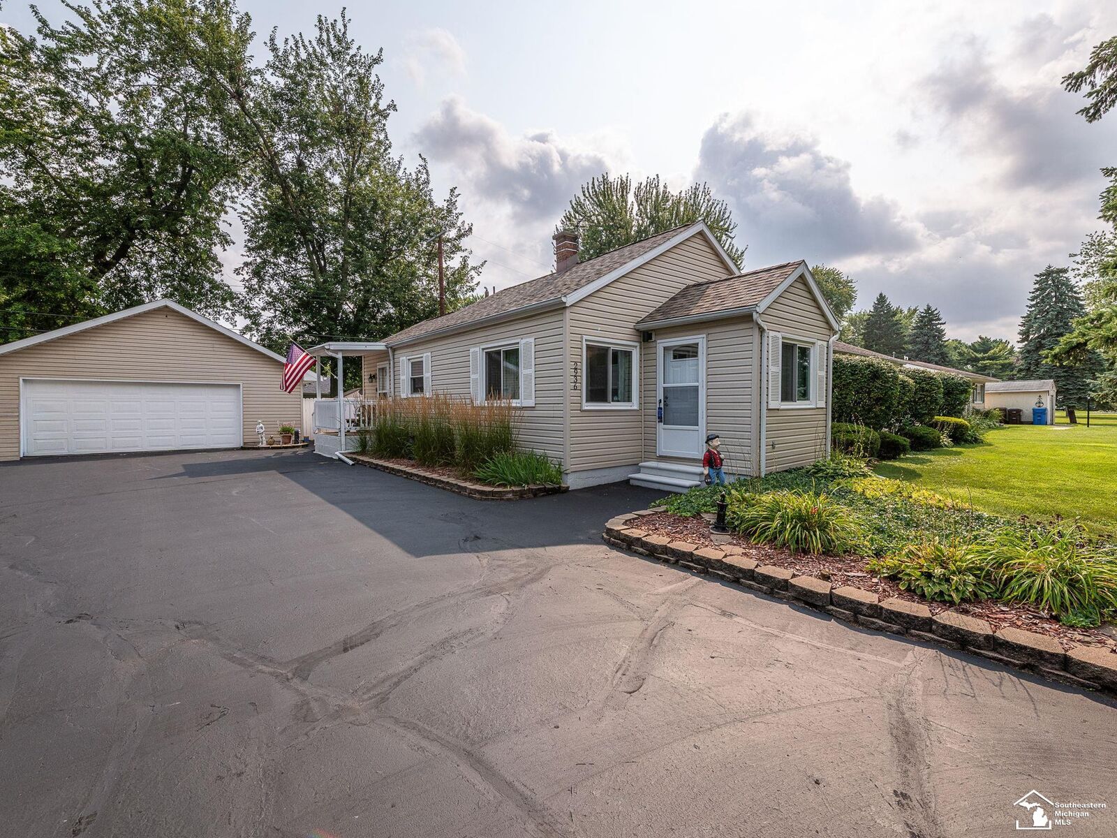 Property Photo:  2936 4th Street  MI 48162 