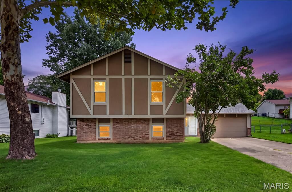 Property Photo:  1719 Foxglove Drive  MO 63303 
