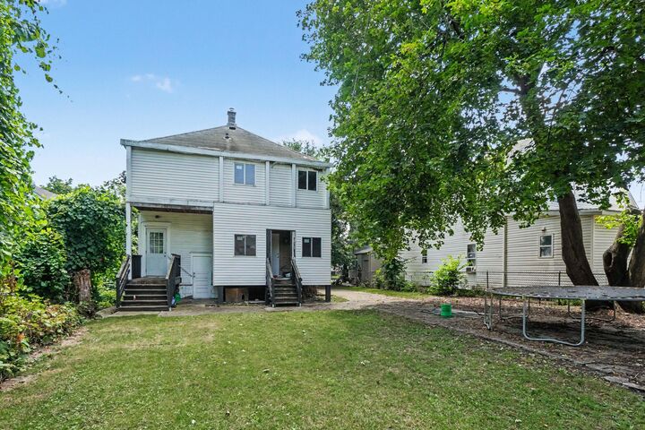Property Photo: 727 NW 6th Street NW MI 49504