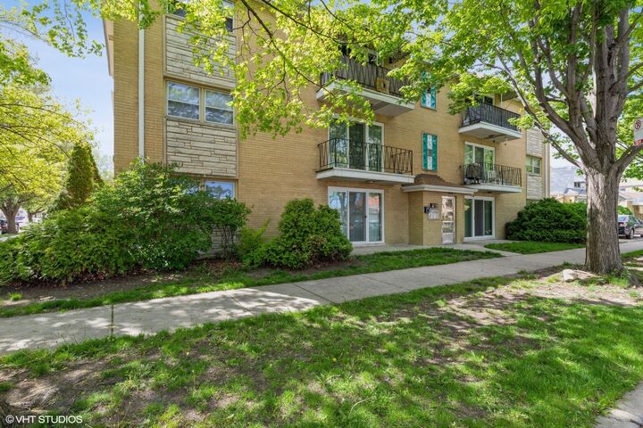 Property Photo: 5534 W Bryn Mawr Avenue 2S IL 60646