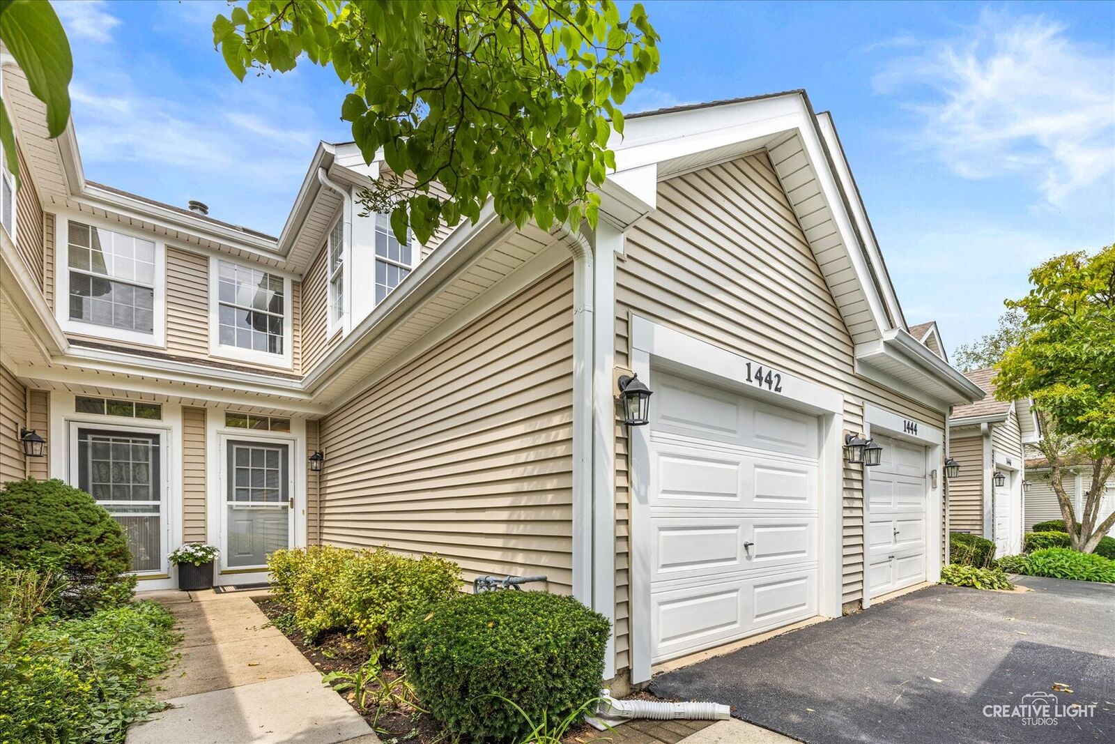 Property Photo:  1442 Walnut Hill Avenue  IL 60174 