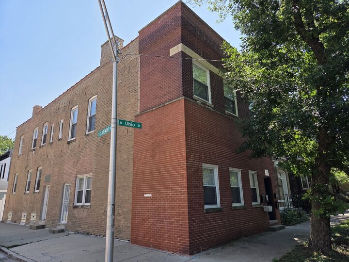 Property Photo: 2333 W Ohio Street IL 60612