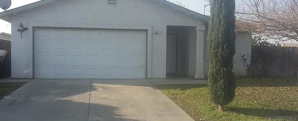 Property Photo: 840 Drysdale Way CA 93638