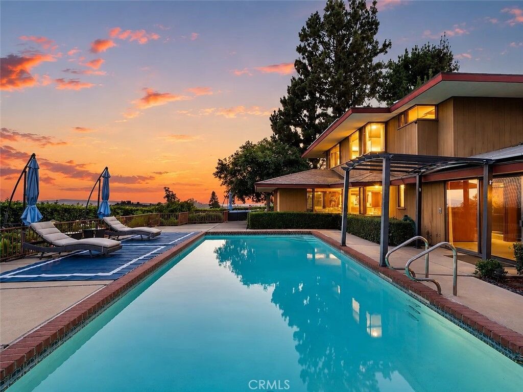 Property Photo: 540 Reposado CA 90631