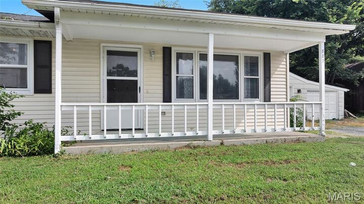 Property Photo:  807 Benton Street  MO 63361 