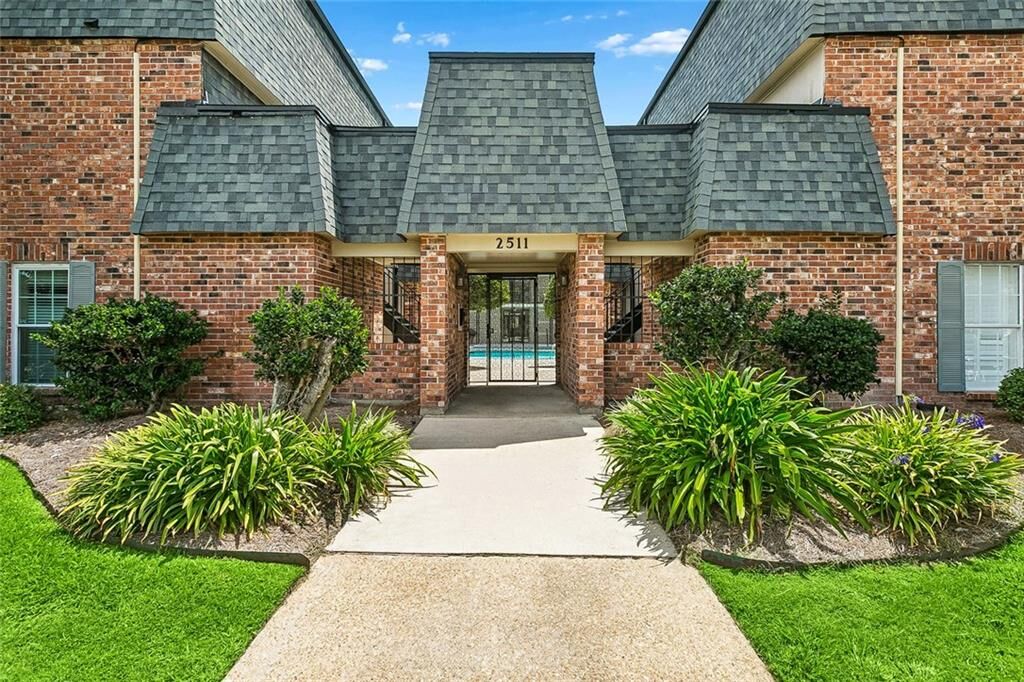 Property Photo: 2511 Metairie Lawn Drive 113 LA 70002