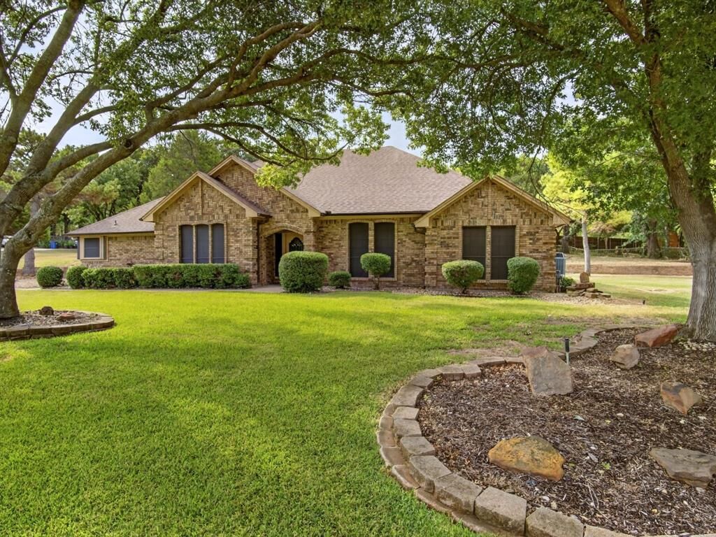 Property Photo:  1013 Alamo Drive  TX 76092 