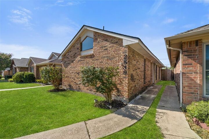 Property Photo: 2539 Sunscape Lane TX 75287