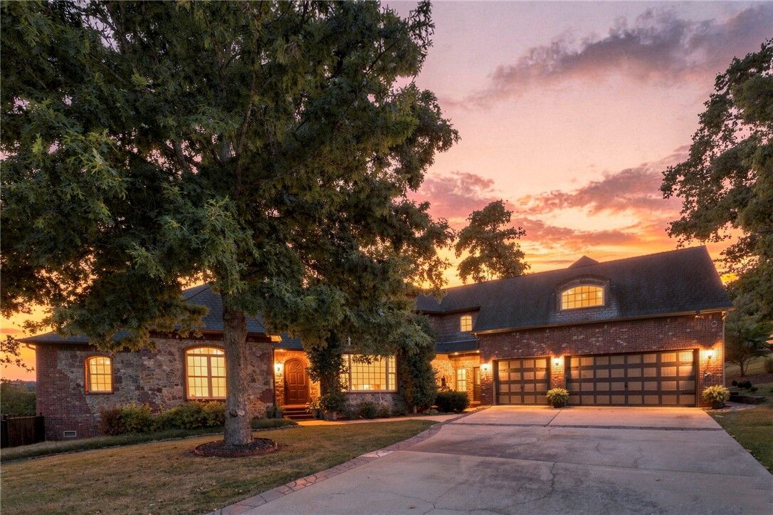 Property Photo:  905 NW Provence Place  AR 72712 