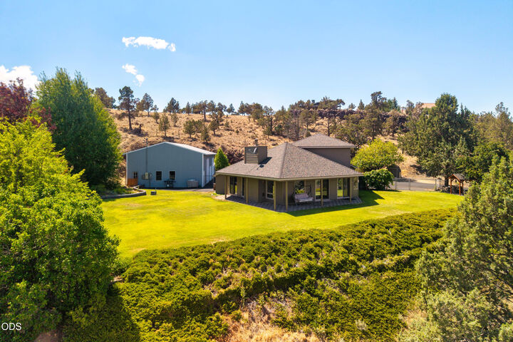 Property Photo:  1550 NW Galloway Avenue  OR 97760 