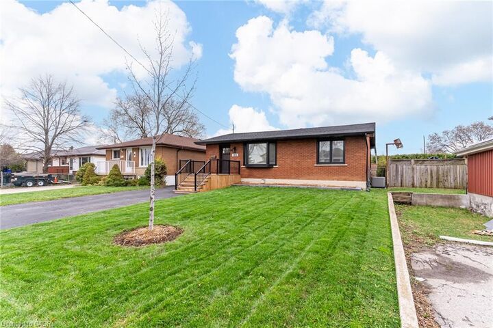 Property Photo:  185 Deschene Avenue  ON L9A 3K3 