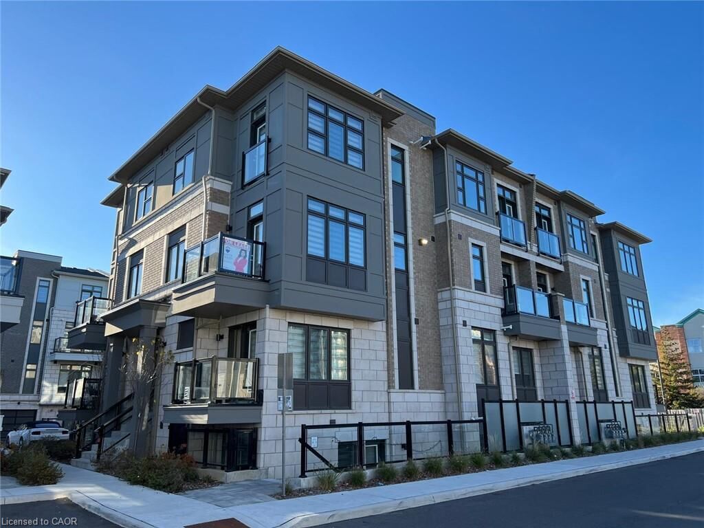 Property Photo: 10 Halliford Place 32 ON L6P 4R1