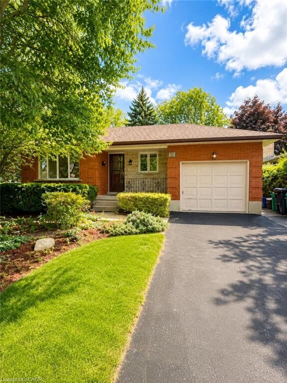 Property Photo:  101 Carson Drive Upper  ON N2B 2Z4 
