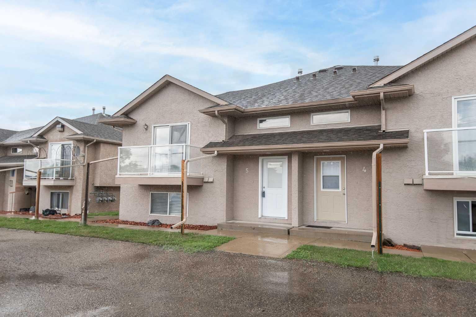 Property Photo: 4626 44 Street 5 AB T4S 1W7