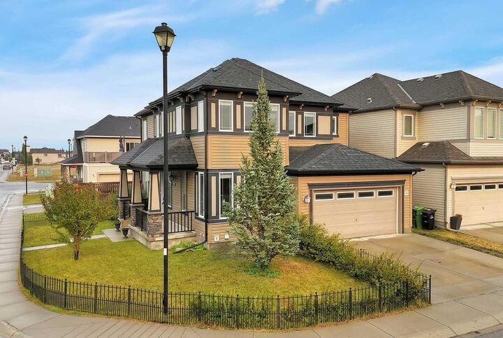 Property Photo: 200 Windgate Close SW AB T4B 3T1