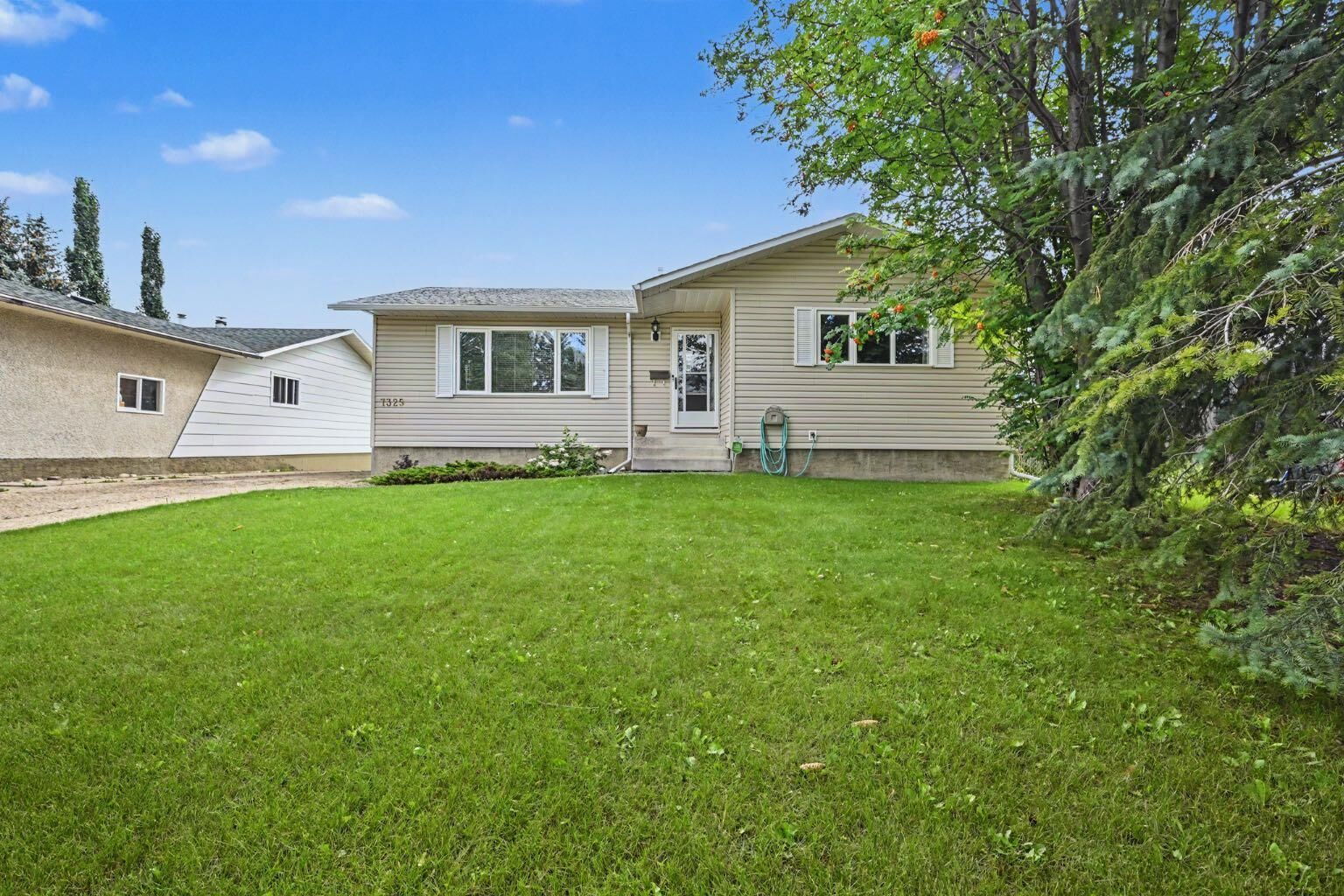 Property Photo:  7325 97A Street  AB T8V 4X5 