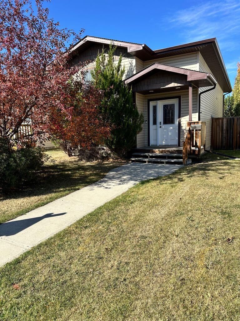 Property Photo:  44 Osler Crescent  AB T4P 4E8 