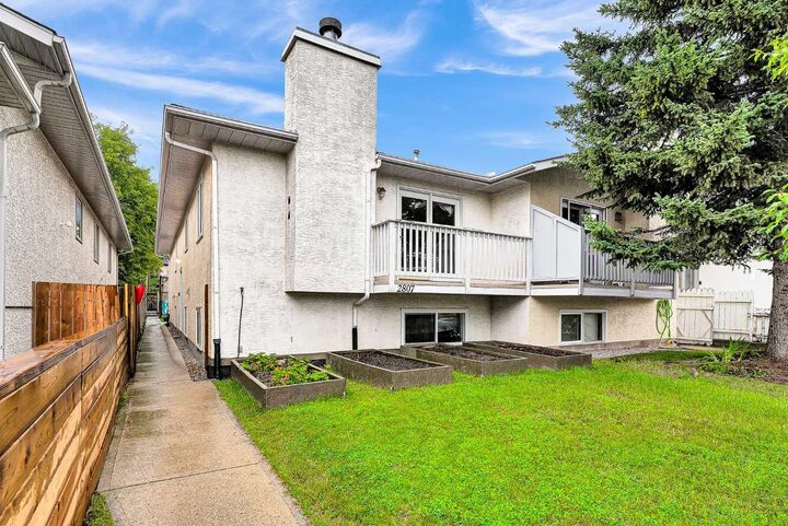 2807 29 Street SW — photo 1